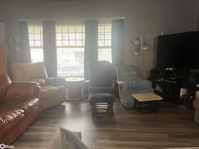 103 W Saunders St, Mount Pleasant, IA 52641 - photo 5