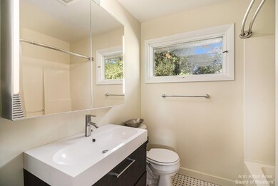Entry level Bathroom with shower/tub