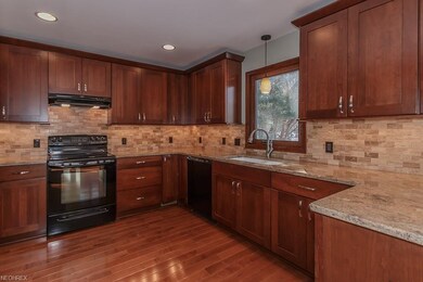 All Kitchen Appliances stay!