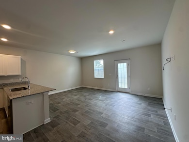 427 W Tevis St, Winchester, VA 22601 - photo 3