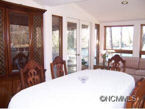 Formal Dining on the Lake