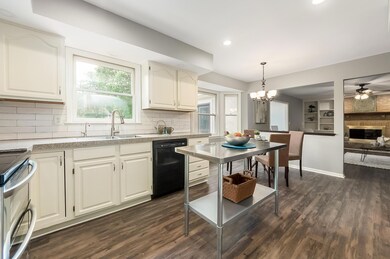 Eat-In Kitchen