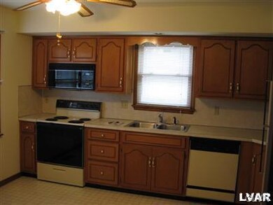 3306 Nicholas Ct, Easton, PA 18045 - photo 3