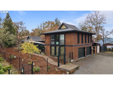 640 SE Summit Dr, Roseburg, OR 97470 - photo 2