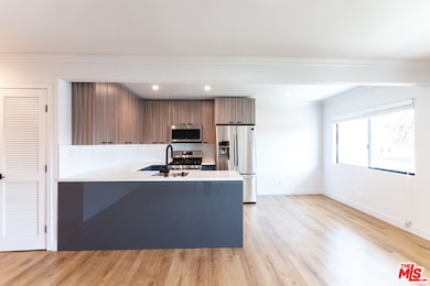 4865 Saint Elmo Dr unit 4, Los Angeles, CA 90019 - photo 2