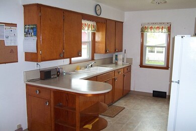 429 Doty St, Waupun, WI 53963 - photo 4