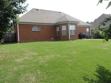 Spacious Back Yard