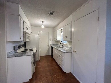 BEAUTIFUL UPDATED KITCHEN WITH GRANITE COUNTERTOPS