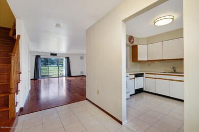 55 Kensington Ct Freehold NJ-large-013-2