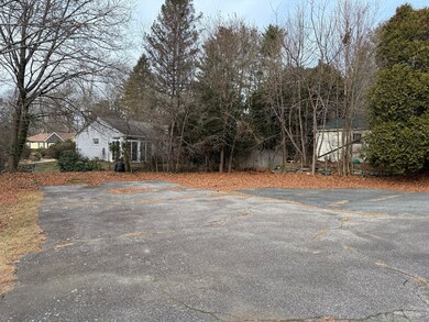 658 School St unit 3, Webster, MA 01570 - photo 3