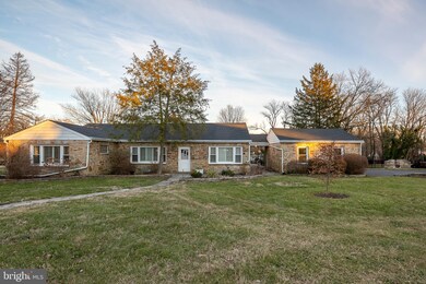 241 Ridgeway Rd, Catonsville, MD 21228 - photo 3