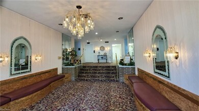 The lobby is spectacular, bright and cheery.  Stra
