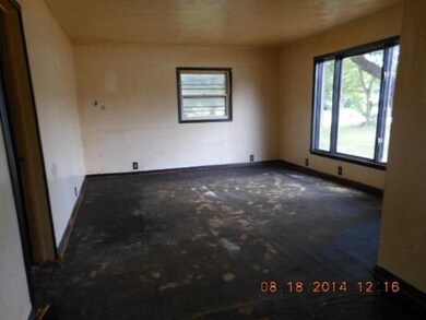 8619 Byrne living