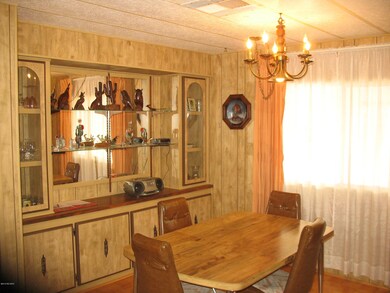 5562 Circle Z Dining Room