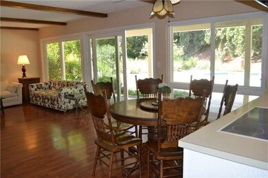 Casual Family Dining with Views of the Garden and 