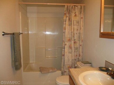 7020 Camelback Dr NE, Rockford, MI 49341 - photo 6