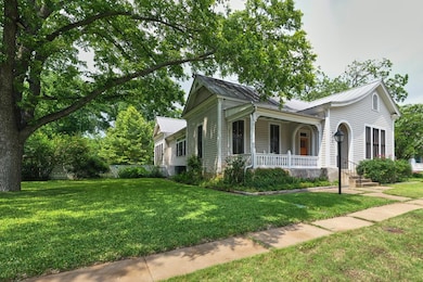 405 W Creek St, Fredericksburg, TX 78624 - photo 3