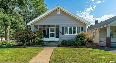 201 4th St, Lincoln, IL 62656 - photo 2