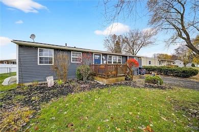 311 Midwood Dr, Liverpool, NY 13088 - photo 2