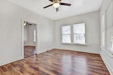 1509 N Broughton St, Sherman, TX 75090 - photo 4