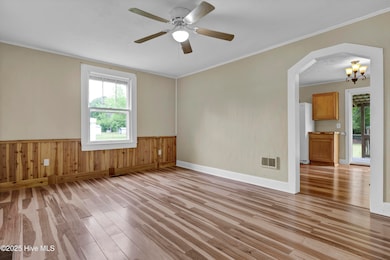 P1544935