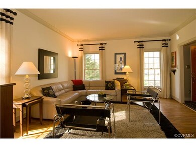 Elegant Living Room With Double Member Crown And R