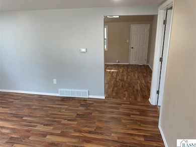 1318 10th Ave N, Saint James, MN 56081 - photo 7