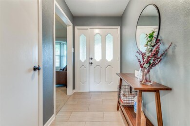 504 Stonehenge Dr, Hurst, TX 76054 - photo 4