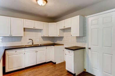 4646 Dundee Ave Columbus OH-small-007-00