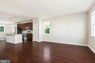 439 Dogwood Dr, Woodbury, NJ 08096 - photo 5
