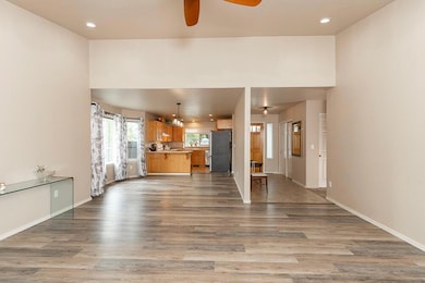 2126 Webster Rd Listing Photos - 10 of 2