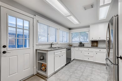 724 W Temple St, Houston, TX 77009 - photo 7