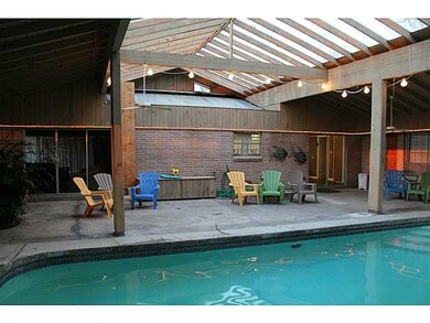 Swimming Pool/Hot Tub/Sauna.