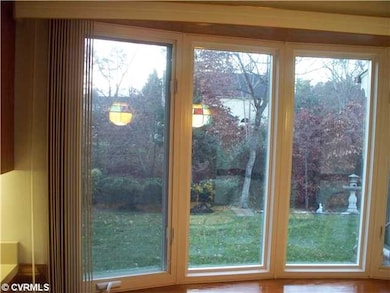 Breakfast Nook - Gorgeous Bay Window overlooking B