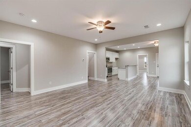 550 S Garrett Ave, Ennis, TX 75119 - photo 2