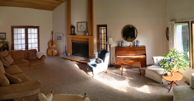 956 NE Beacon Dr, Grants Pass, OR 97526 - photo 2