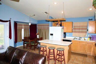 kitchen w/ island