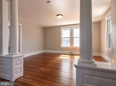 561 Beacon Ave, Paulsboro, NJ 08066 - photo 4