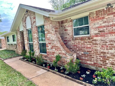 1713 Ridgewood St, Alvin, TX 77511 - photo 3