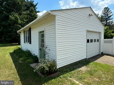 6115 Brooklyn Bridge Rd, Laurel, MD 20707 - photo 3
