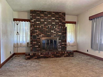 512 E Broadway St, Loogootee, IN 47553 - photo 5