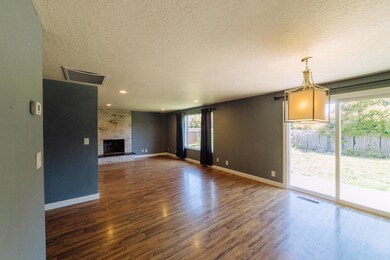 629 Kings Ct, Central Point, OR 97502 - photo 3