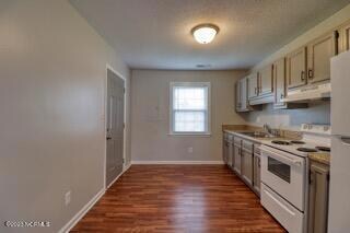 2318 Indian Dr unit B8, Jacksonville, NC 28546 - photo 7