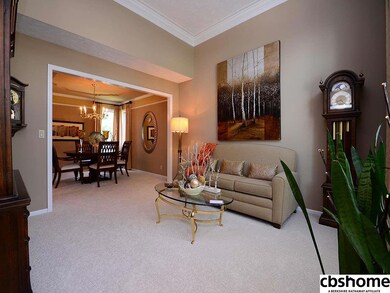 11' ceiling with crown moulding