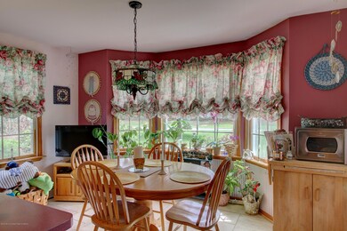 Eat-In-Kitchen