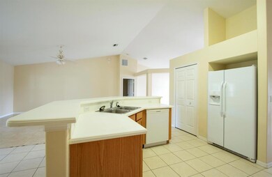 living room/kitchen