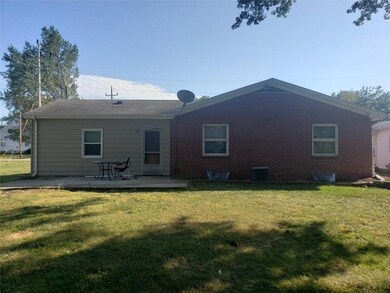 900 W Saint Louis Ave, Effingham, IL 62401 - photo 2