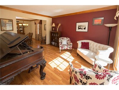 8459 Forest View Dr, Olmsted Falls, OH 44138 - photo 2