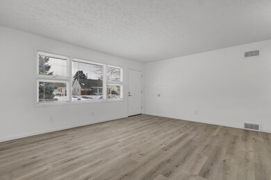 664 Savannah Dr, Columbus, OH 43228 - photo 7