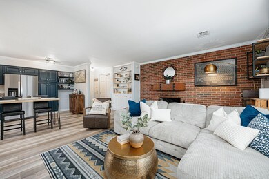 11-web-or-mls-2611 Charing Road 011